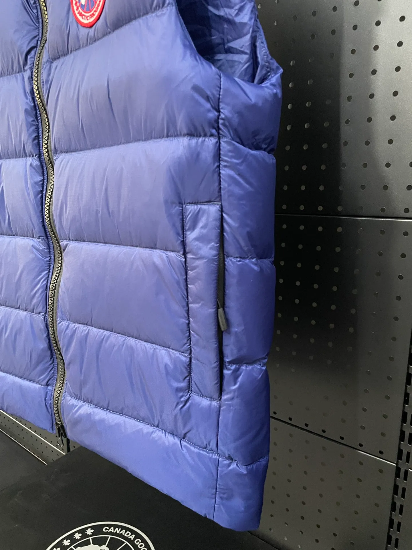 P560 Canadian brand CanadaGoose men's and women's CROFTON lightweight down vest 2229M DWR water-repellent treatment WindWall windproof fabric 700 fleece filling original mold opening details one to one production The upper body effect is stunning Exclusively available on the Xiaohongshu purchasing platform The highest version on the market Size: XS S M L XL XXL